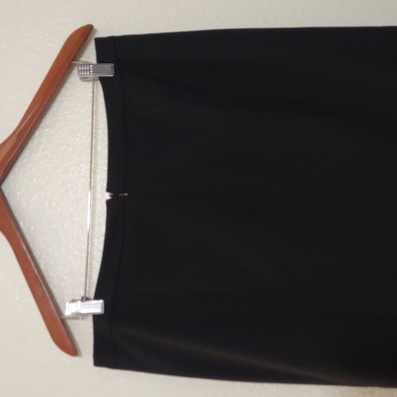 SLIGHTLY USED ANNE KLEIN KNEE LENGTH SKIRT SIZE 12 COLOR BLACK - Picture 5 of 10